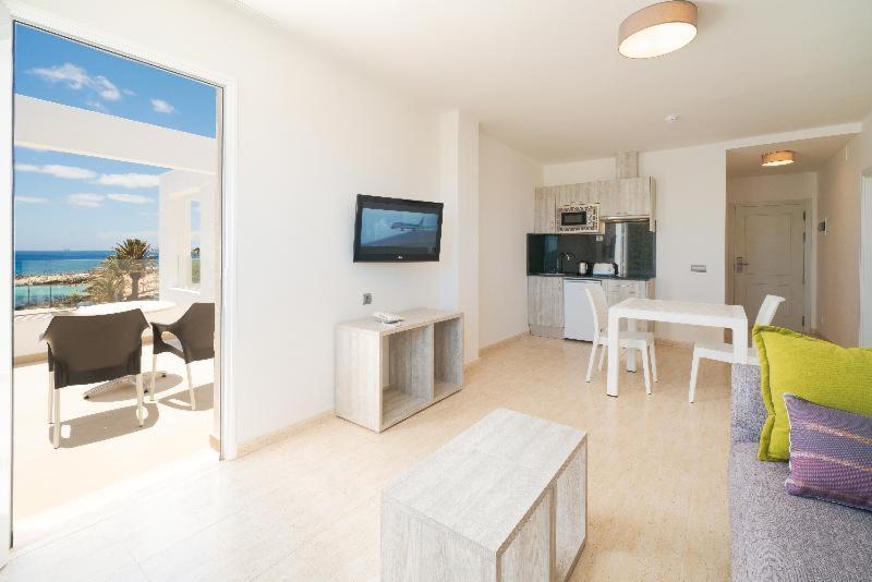 One-Bedroom Apartment with Sea View,1272552097:JPEG